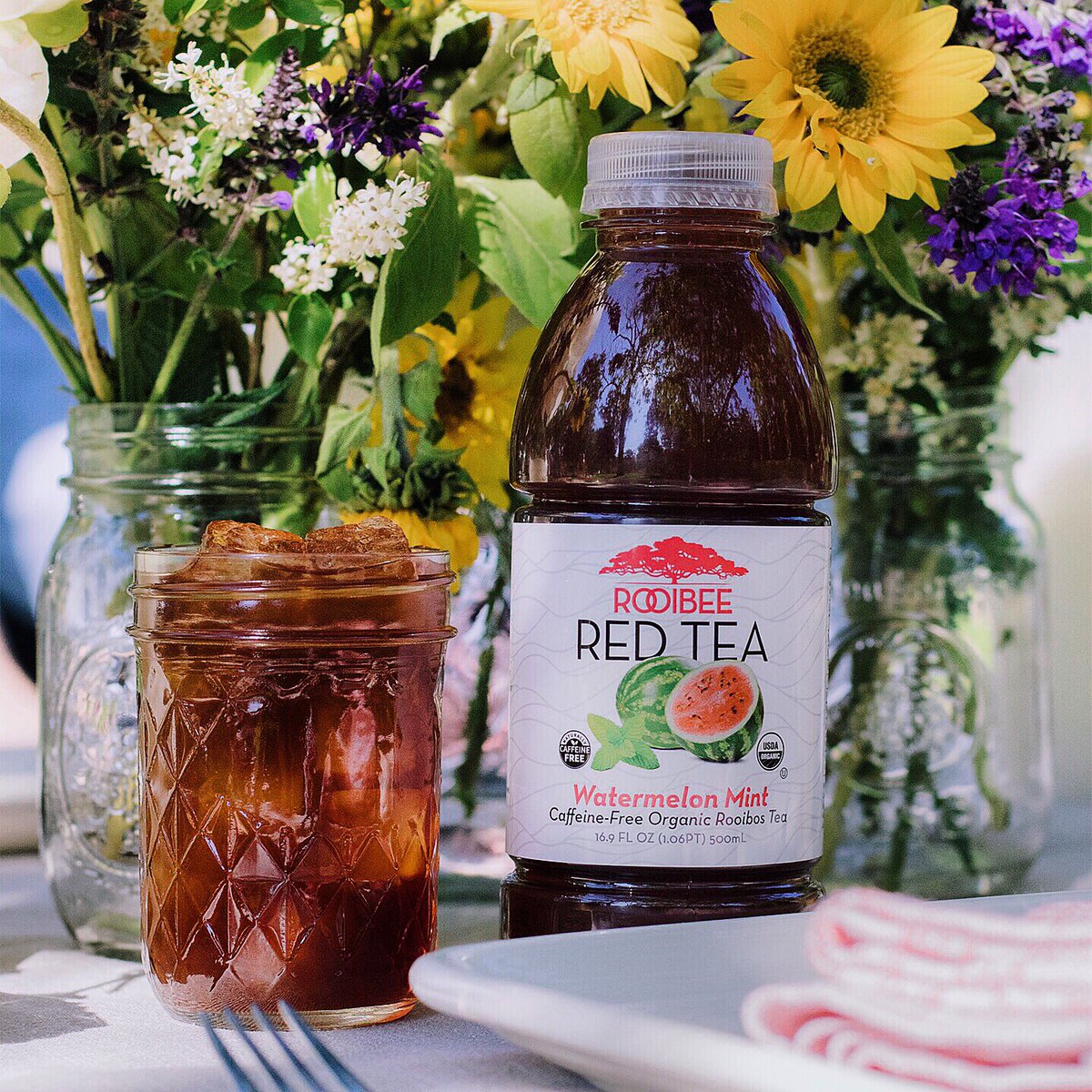 RooibeeRedTea's tweet photo. Happy #Derby Day y’all! 🐎 We’re sippin’ on Watermelon Mint (with a little bourbon) and watching the ponies! #TalkDerbyToMe https://t.co/Gx8Mszrko4