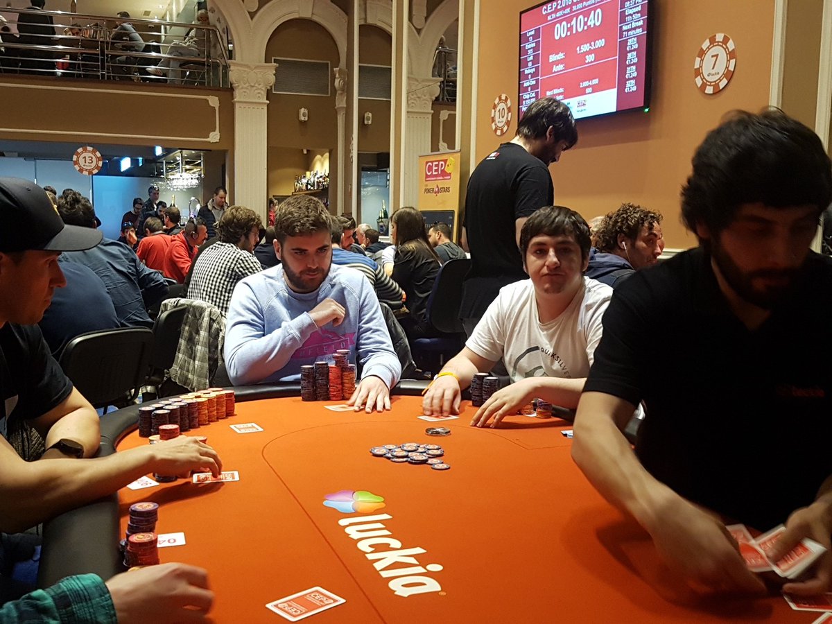 CEP_Poker's tweet photo. Primer "Heads Up" que os proponemos:

¿Quién llegará más lejos en este #CEPDonosti ?

Pablo Gordillo: FAV
@Janfryed : RT

Fight! https://t.co/cbFtdfNPUo