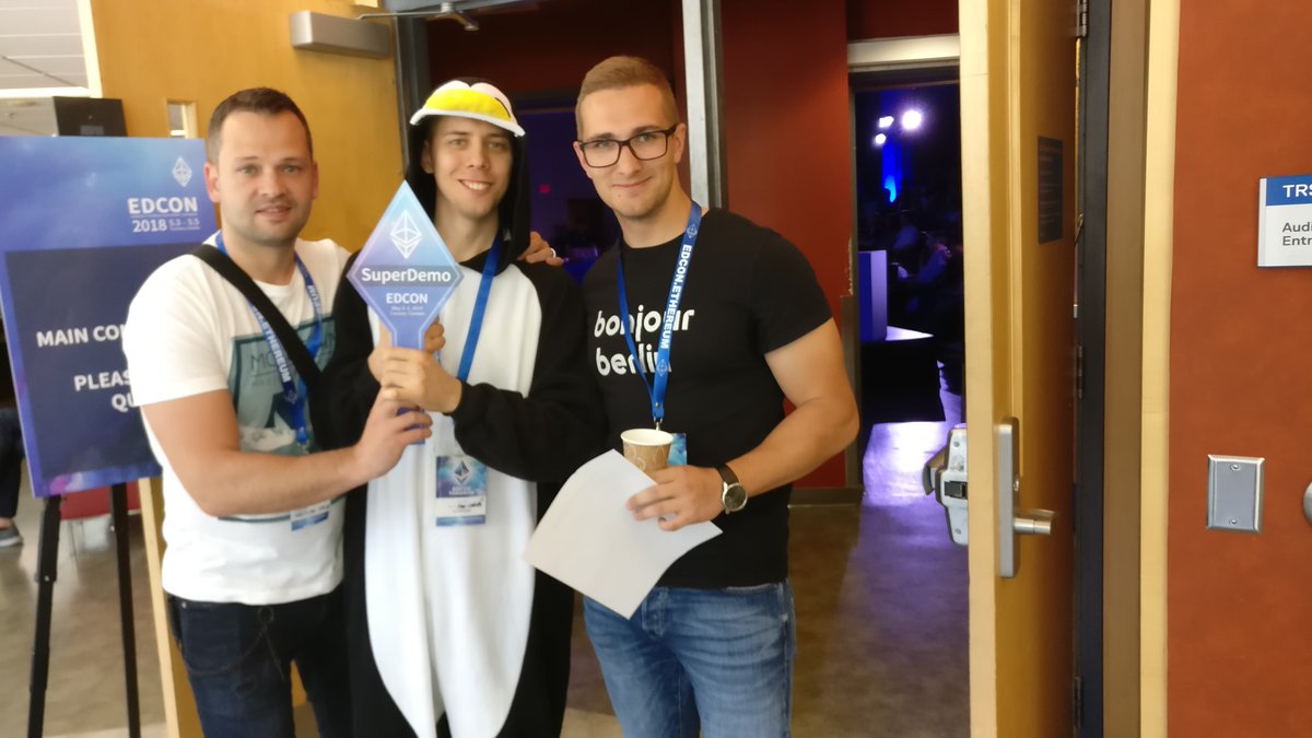 0xcert's tweet photo. 0xcert is proud to be a #silver sponsor on #edcon! Good luck to all the #Superdemo pitches! π #ethworld #toronto #blockchain @lukakacil @kristijansedlak https://t.co/96VDdFsYuK