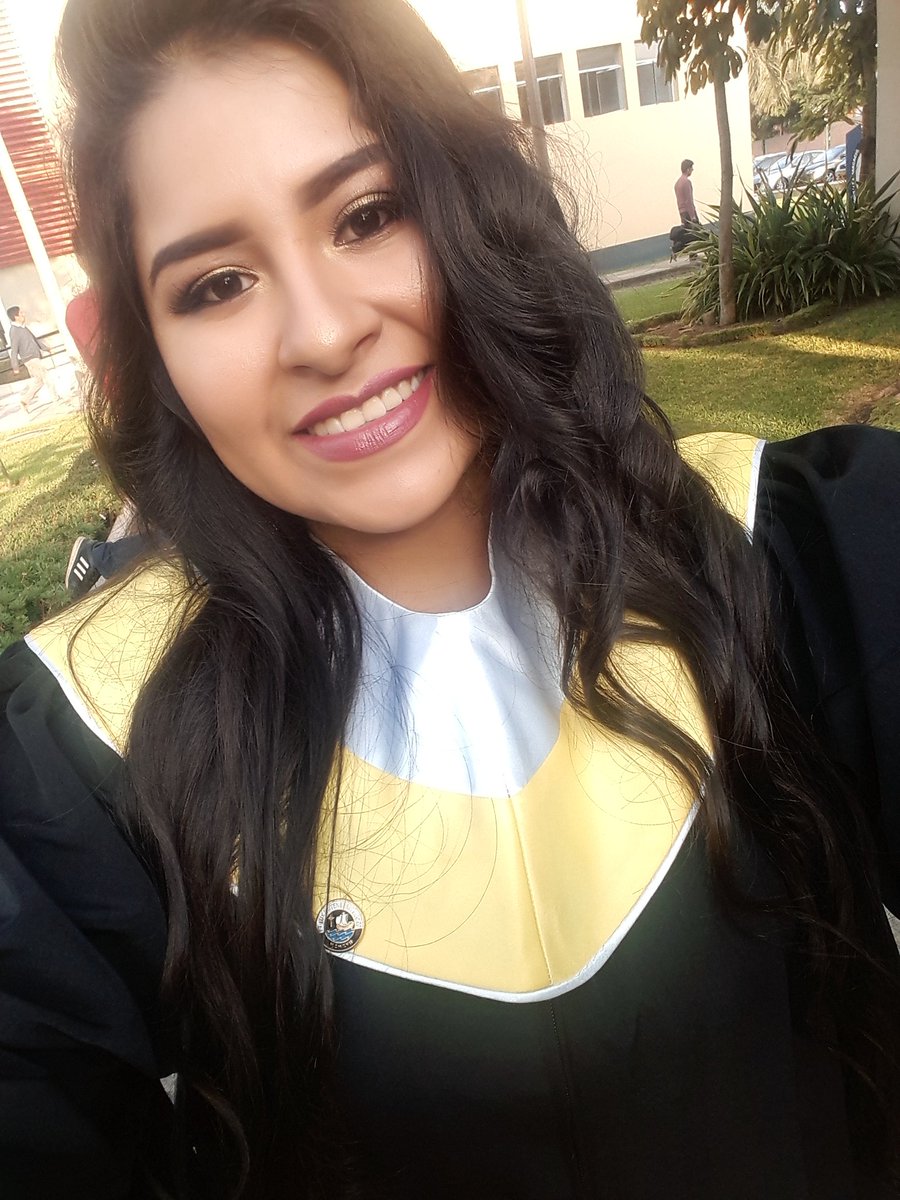 JulyEsteffany's tweet photo. Y llegó el día, en el que la niña que soñaba con ser ingeniera y romper esquemas era visible para todos como tal 💕 #EngineerWoman #IndustrialEngineering #PUCP #Blessed #Graduation 🎓 https://t.co/dXlBoxPTqa