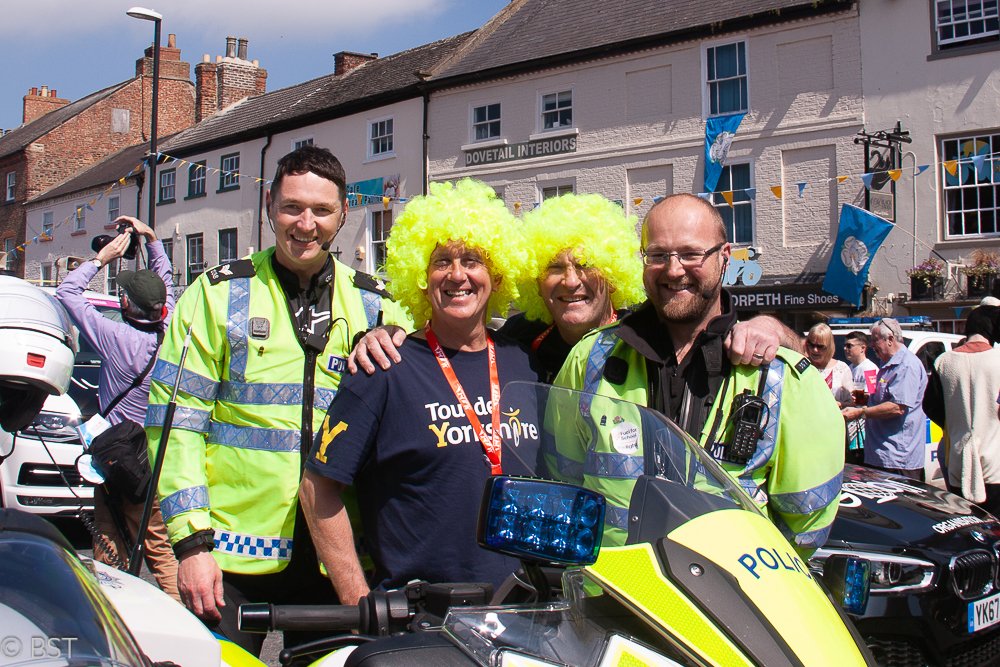 Community policing in #Bedale for the <a href="/letouryorkshire/">Tour de Yorkshire 🚴</a> @OfficialBedale <a href="/NYorksPolice/">North Yorkshire Police</a> Great day had by all! #TDY #TourDeYorkshire2018 bedaleandvillages.wordpress.com/2018/05/05/com…