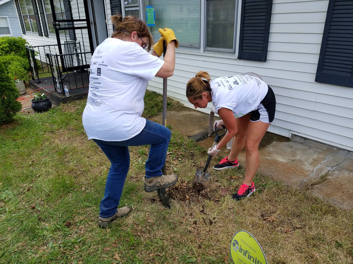 schweba's tweet image. The R&amp;amp;B HR team digging themselves a hole at Rebuilding Together St. Louis . #rebuildtogether @RossBaruzzini