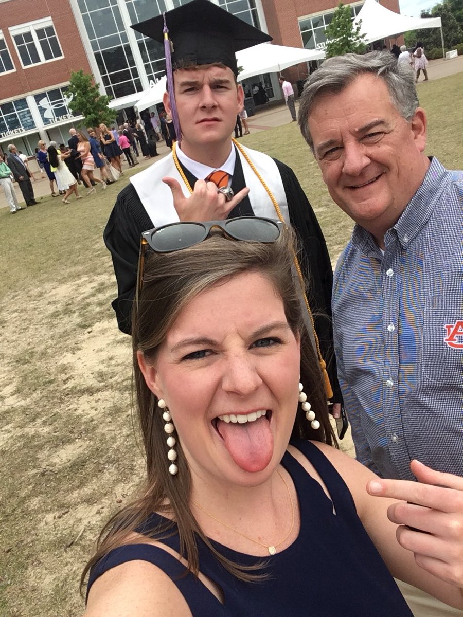 Halgirl_1's tweet photo. Dad just got a pay raise #AuburnGrad #3auburngrads #weagle https://t.co/LTtGrWXHuZ