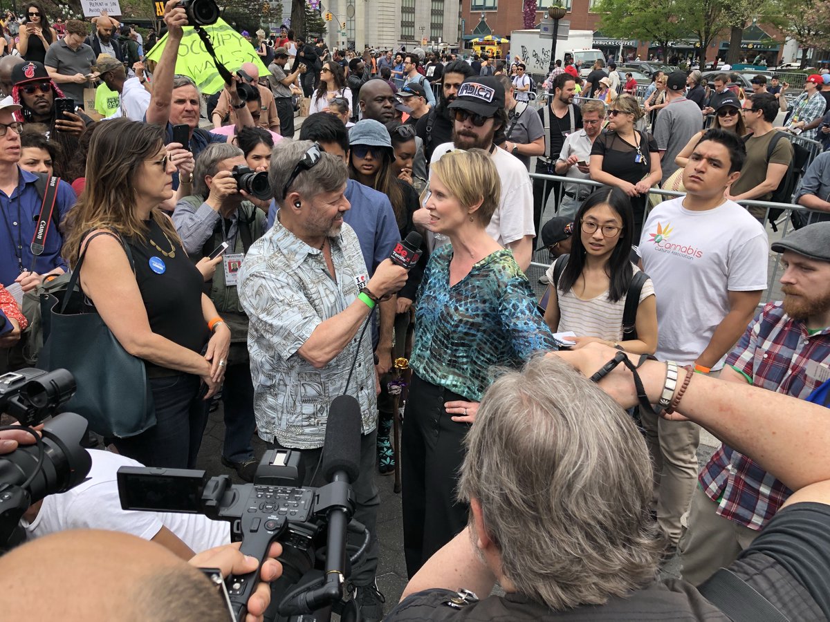 BeTerrificTV's tweet photo. The Chaiman/Doc is live with @CynthiaNixon here @CannabisParade on @BeTerrificTV from the @CannabisParade #weed #decriminalize #legalizeit #420 #420live #cannabisparade #global420 #marajuna #medicalmarijuana #beterrifictv tune in #cynthianixonforgov https://t.co/NzorcwaMeU