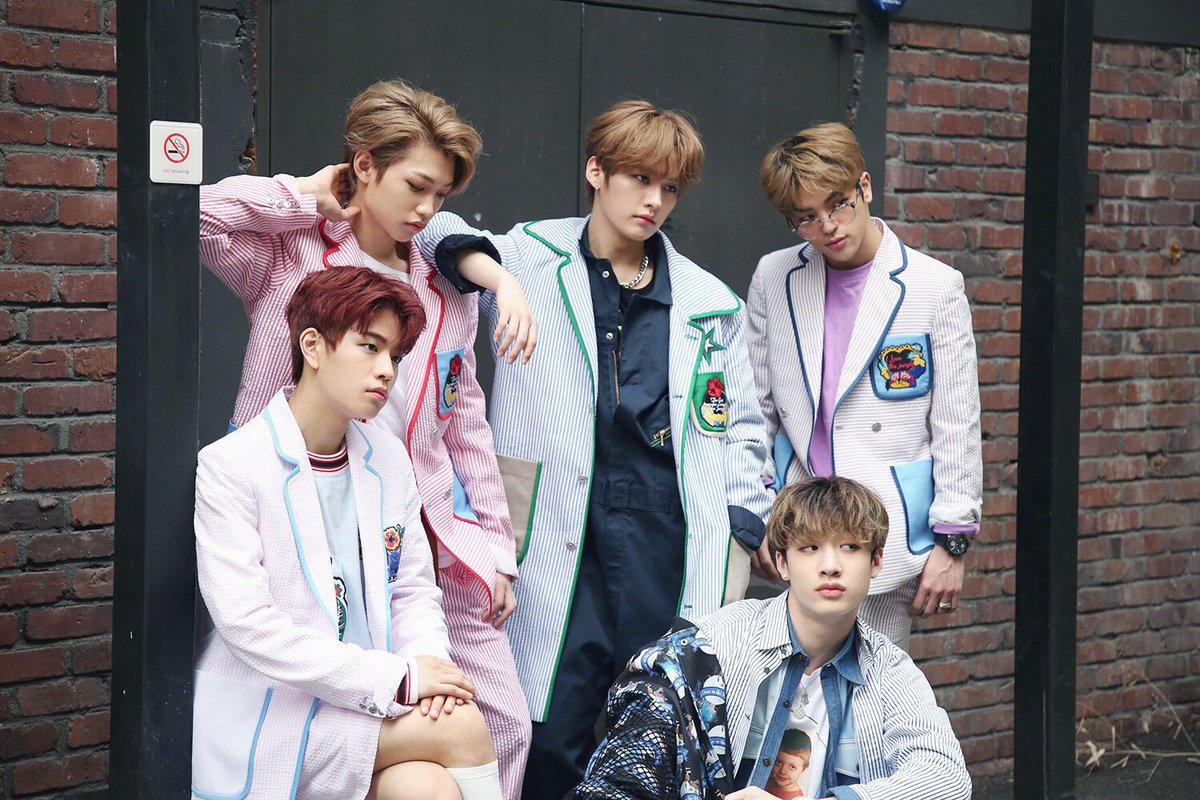 Stray kids фандом. Stray kids бан чан и феликс. Stray kids чанбин и сынмин. Loyalty фф stray kıds. Loyalty фф stray kıds.