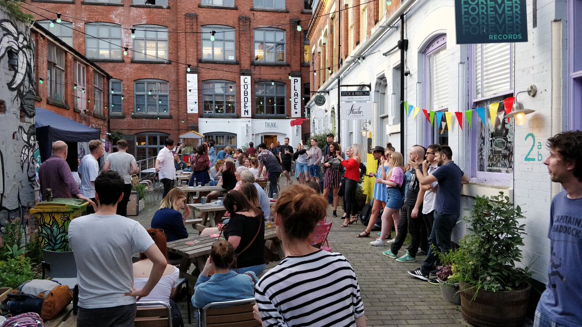 jeanneboothx's tweet photo. It's been fabulous day #buskoff @THiNKin_NG @Cobden_Chambers and we're doing it all again tomorrow 1-8pm. #Nottingham https://t.co/5oXjTTnIz9
