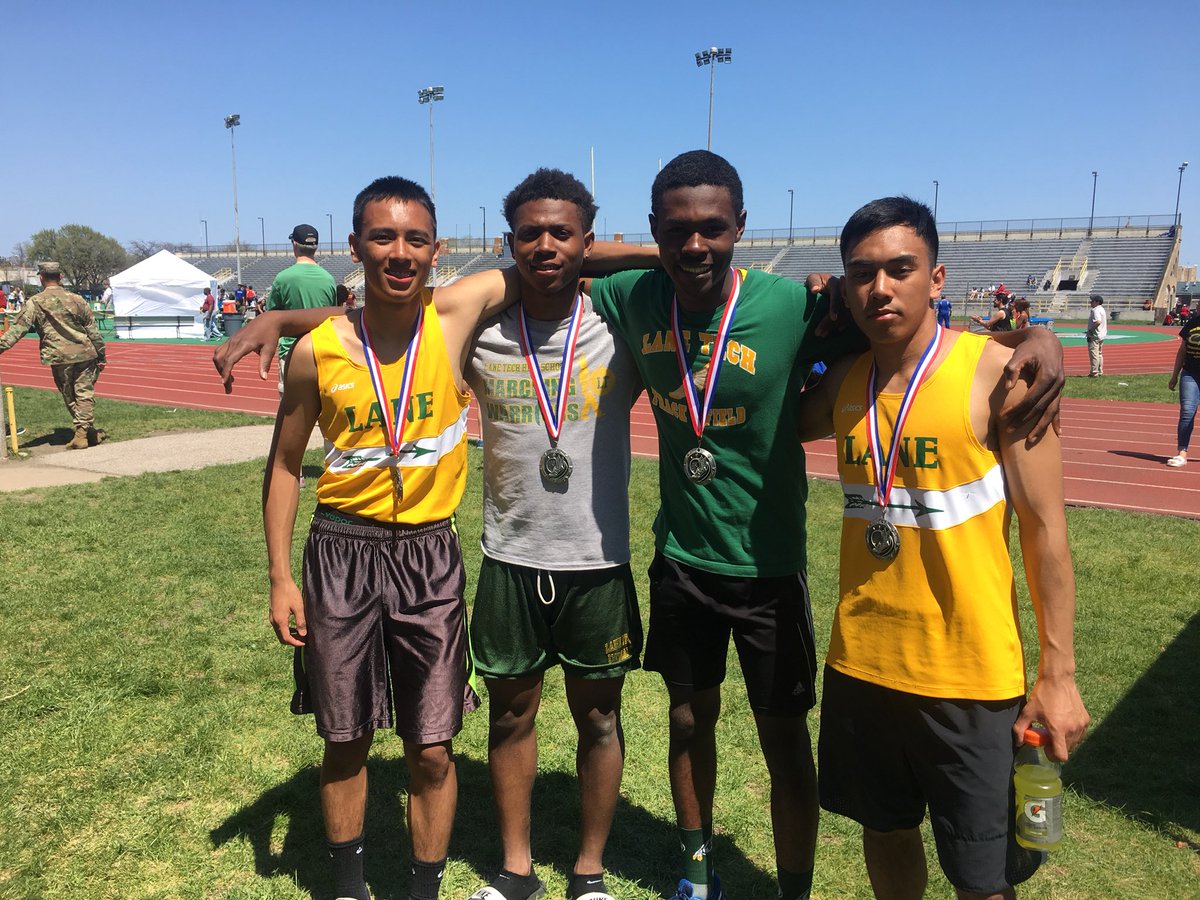 LT_BoysTF's tweet image. The boys 4x100 takes second place with a time of 43.58.

#takebackcity #golanego