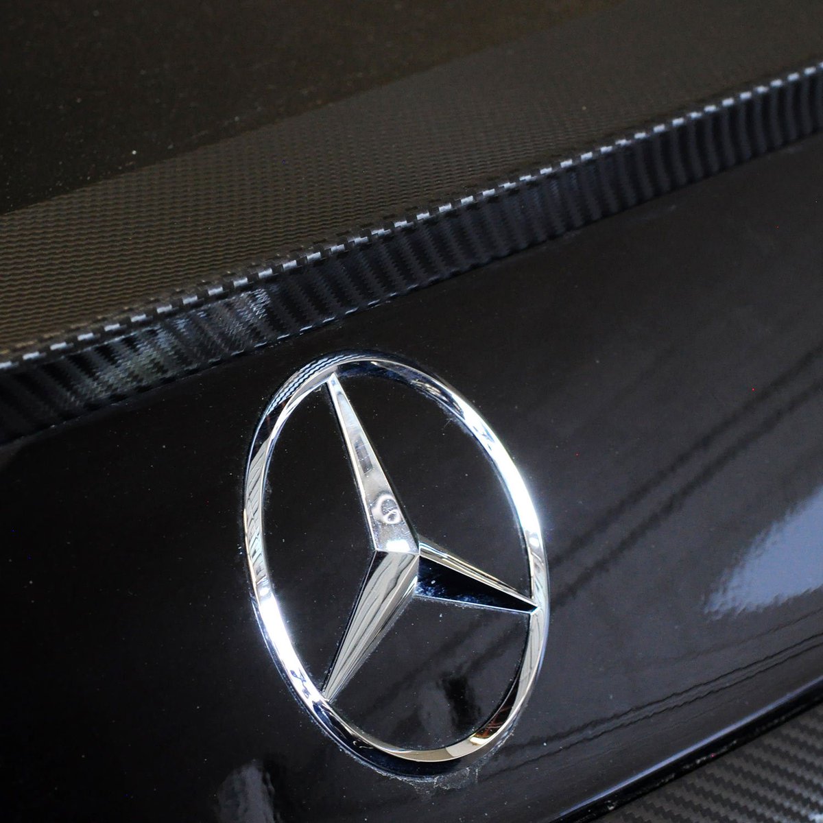 fastlanetintsaz's tweet photo. We've got carbon fiber fever over here... The temps are getting hot and so are the cars! Just a few detail shots from this week. 

Every good shop will tell you, the details make the difference. #vehiclewraps #carbonfiber #MercedesBenz 
https://t.co/k3lMyiNP0K https://t.co/UiXbFho3q4