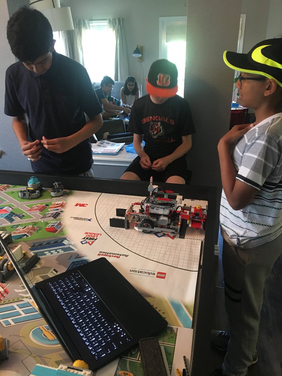 FLLIncredibots's tweet photo. Perfecting a new plan for our weak point in the robot game. #hopethisworks 😬 #Legolandbound https://t.co/rrLQTs9Wd9