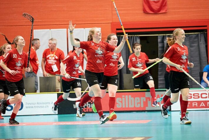 60'⏰ GOALLL! And what a final bow this has been from <a href="/U19CanadaWF/">U19 Canada WF Team</a>! They add a fifth goal against #Australia to put the gloss on a glorious afternoon &amp; will depart Herisau in 13th place with two wins from four. #U19WFC #GirlsOnFire #floorball