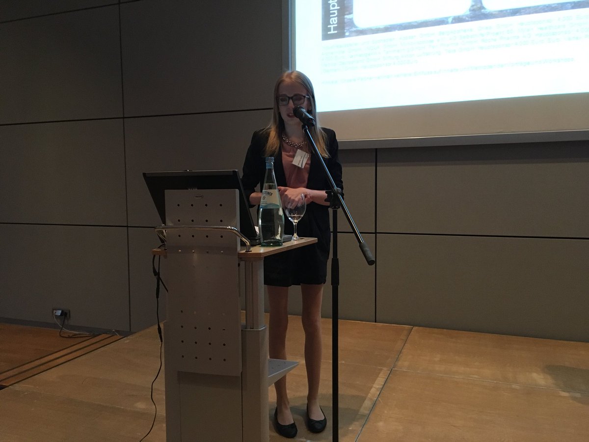 mukoinfo's tweet photo. Heute haben wir uns auf unserer Jahrestagung bei @kate_speirs für ihr tolles Engagement für Friendly Fire 3 bedankt. Danke Kate!!! Das war großartig! https://t.co/2gBPzjulLX