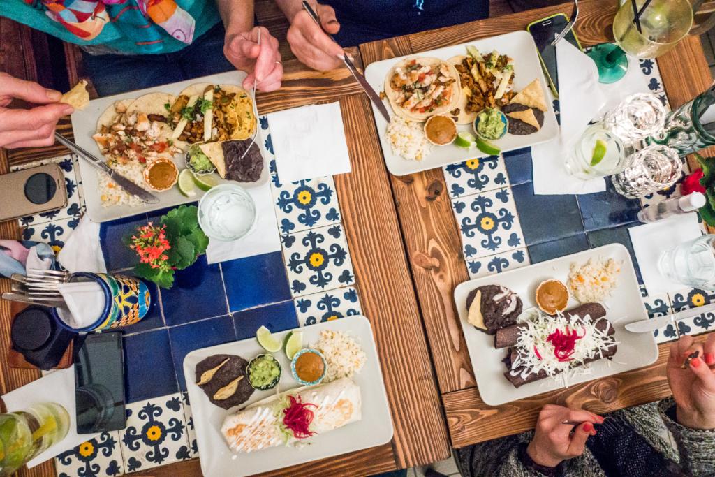 waze's tweet photo. #WazeLife: getting to that #CincoDeMayo feast with fewer slowdowns standing in your way. https://t.co/zgxUco7CA3