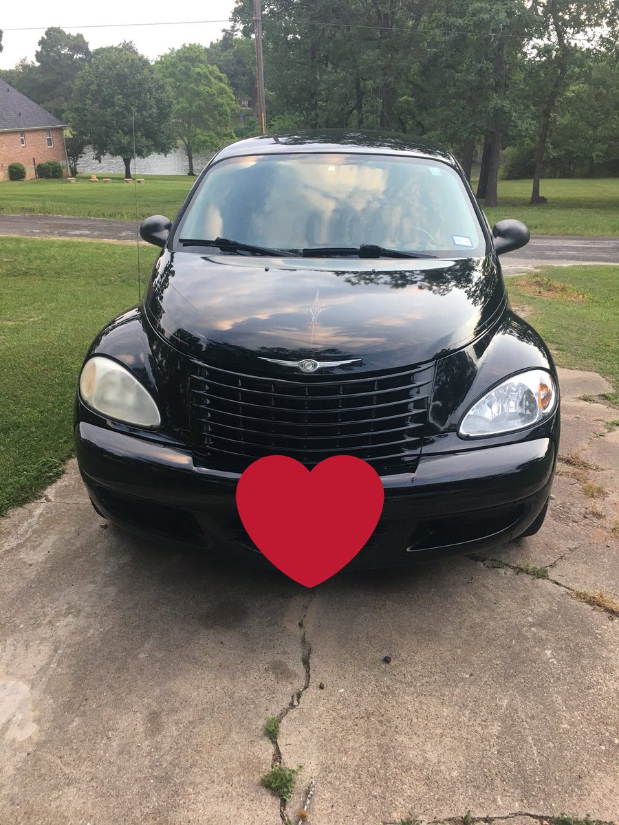 catheriinejeann's tweet photo. I named my car luke Bc it has red stripes on the side and Luke had red stripes on his pants when I saw him in Houston #5sos3houston #5sos3 #5sos @Luke5SOS @5SOS https://t.co/pLOiHhbokX