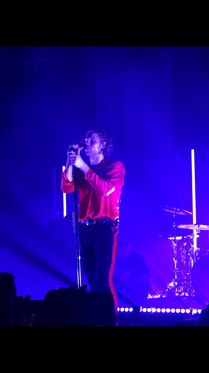 catheriinejeann's tweet photo. I named my car luke Bc it has red stripes on the side and Luke had red stripes on his pants when I saw him in Houston #5sos3houston #5sos3 #5sos @Luke5SOS @5SOS https://t.co/pLOiHhbokX