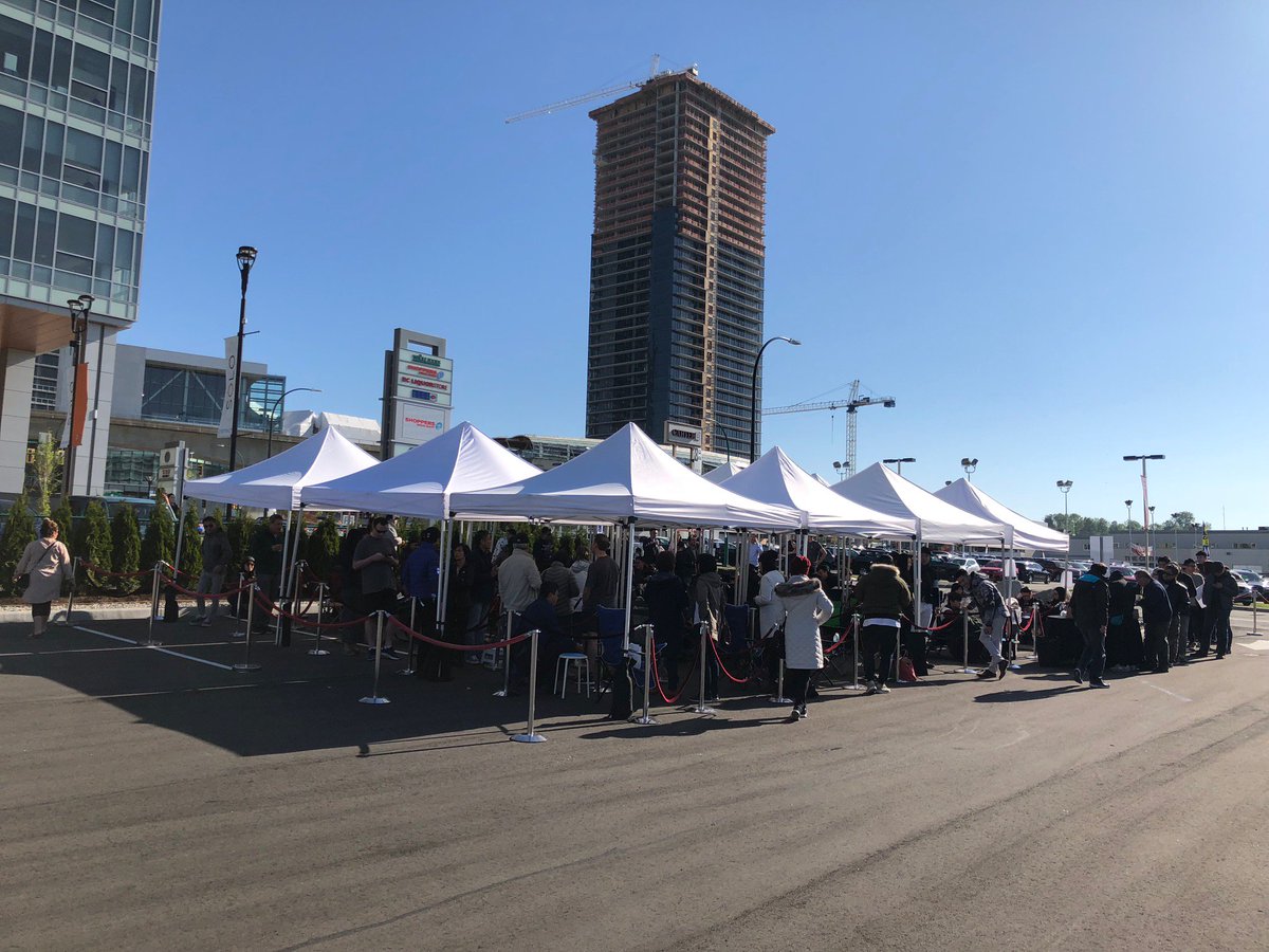 SOLODistrict's tweet photo. Annnnnd we are open! Welcome to the Grand Opening of Phase 3 at #SOLODistrict! We're expecting to sell out quickly, thanks to this amazing queue of supporters. Stay tuned for updates! https://t.co/pAHNdkx3g0