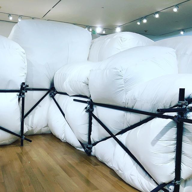 ryanpbelisle's tweet photo. Plaster pillows? https://t.co/sZjHyiKaQP https://t.co/larlU6MHCN