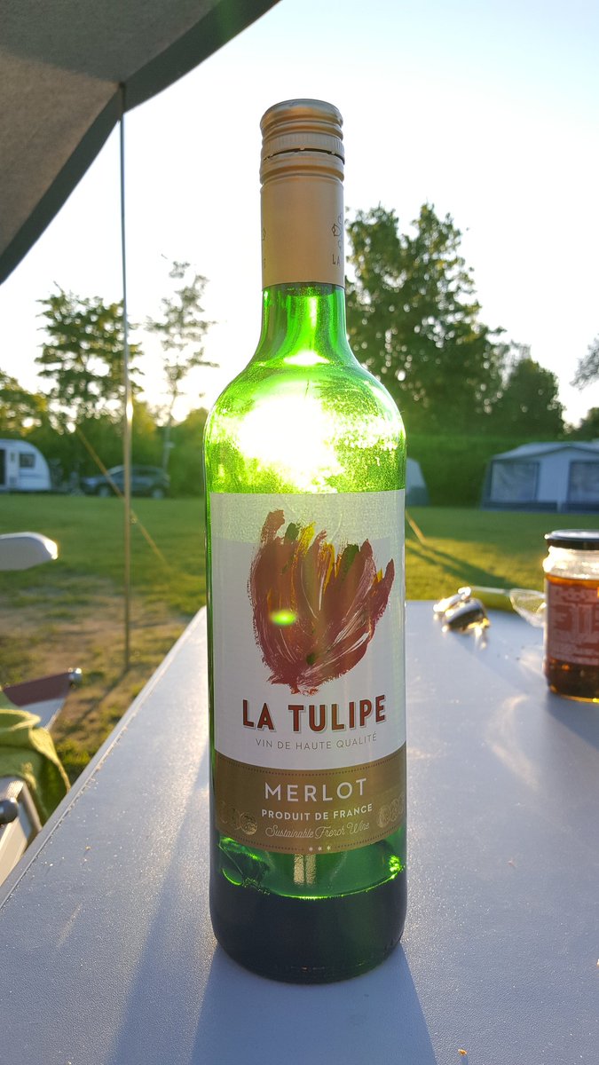 Camping slurpen...., heerlijk in eigen land. <a href="/iljagort/">Ilja Gort</a> ....ist glas halfvol of gewoon bijna leeg?
#slurp #genieten #vacance