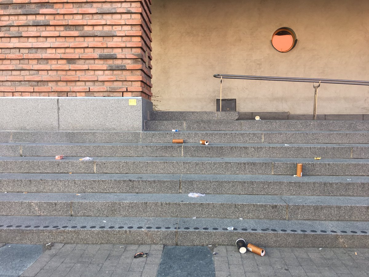 vroelevkar's tweet photo. Vi är duktiga och städar åt alla andra på #upptakt18. Finns det pris att få för detta, @emilvsfrida? #elevkår https://t.co/YCObh0URDL