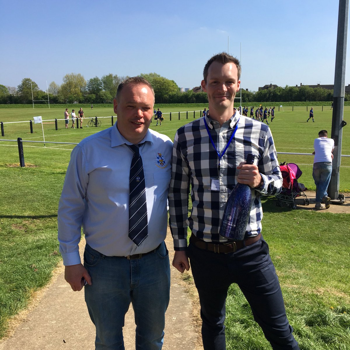LongEatonRugby's tweet photo. Congratulations to Gavin from @AshgatesIT who won our business card draw! Enjoy your champagne kindly donated by @MrPaulGoodman all in aid of @diffstrokes #charity #LERFCNetworking https://t.co/ayWqbqkfXV