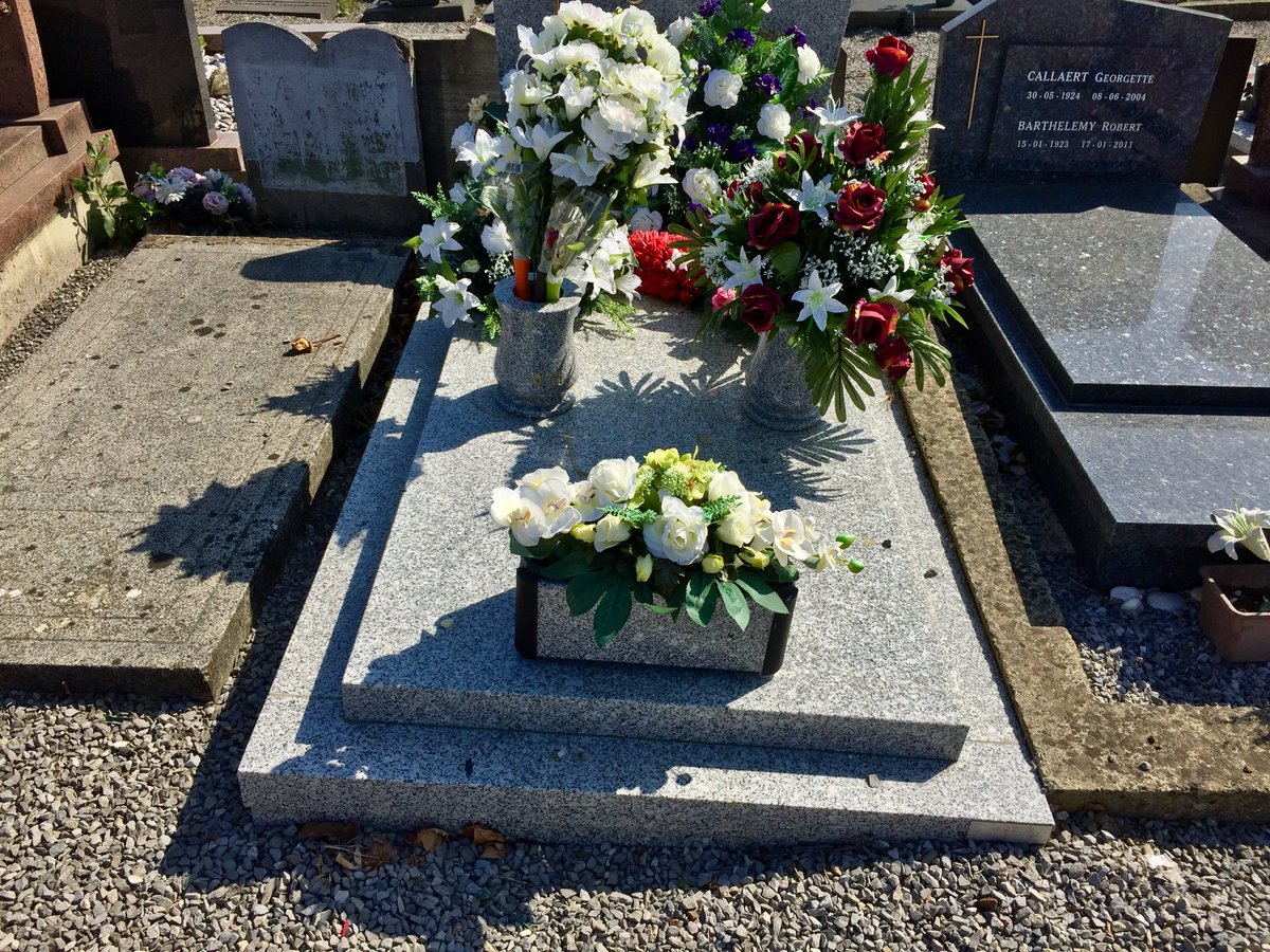 DanielVirtuel's tweet photo. Merci à toutes les personnes ayant donné un mot. Sachez que Daniel était vraiment heureux de vous avoir rencontrez. Surtout à @Jsuisunecouleur qui à été vraiment très importante pour Daniel et qui était fier de l'avoir comme amie, Daniel était vraiment heureux grâce à elle. https://t.co/He1nk7q9sz