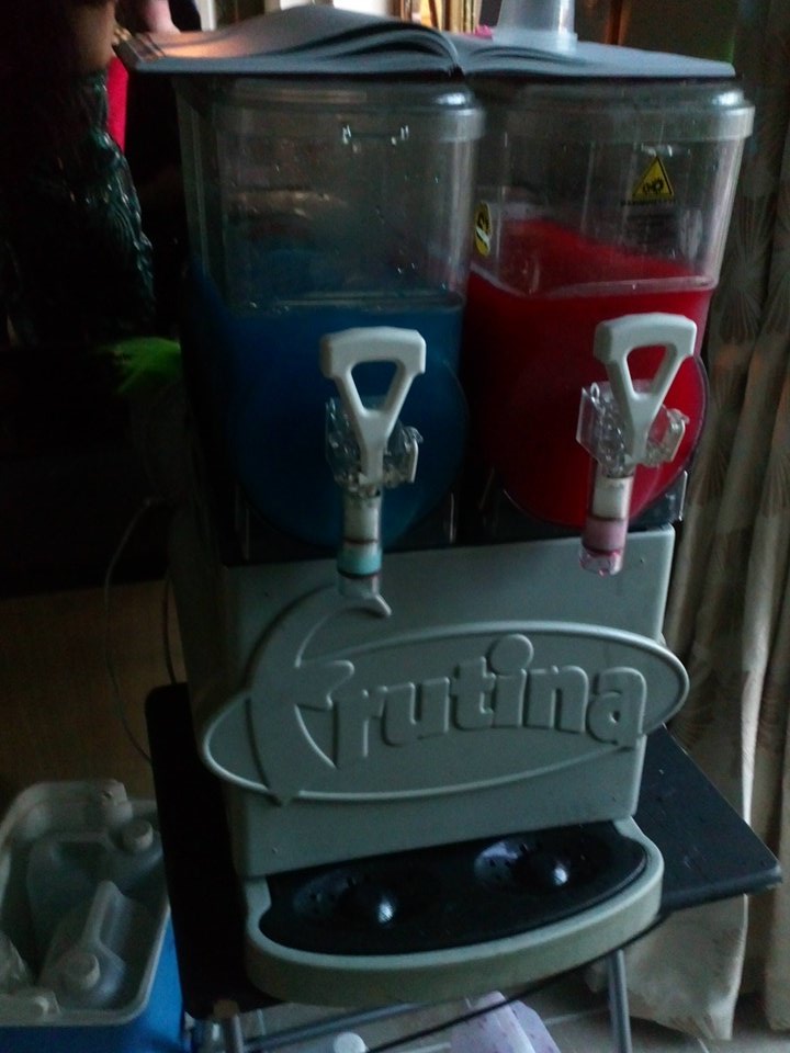 SwanSweeTree's tweet photo. The joys of sunshine and having a few of these available for hire https://t.co/VdGZFT5DpW