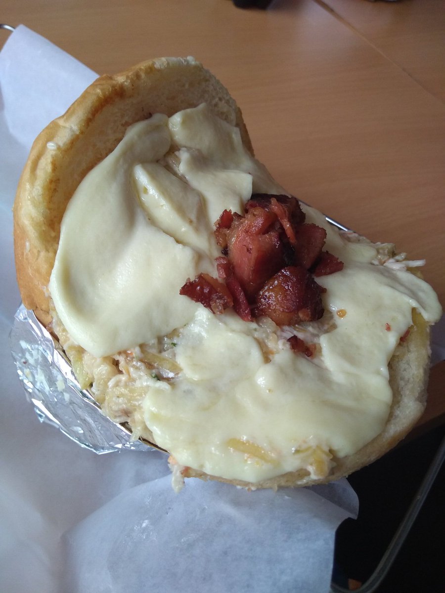 johnfryago's tweet photo. Mi séptima parada en el #MasterBurgerCo fue Colombia Drive Thru #Bucaramanga Toda una delicia https://t.co/0MQ0HiZoCb