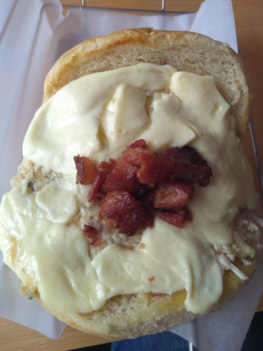 johnfryago's tweet photo. Mi séptima parada en el #MasterBurgerCo fue Colombia Drive Thru #Bucaramanga Toda una delicia https://t.co/0MQ0HiZoCb