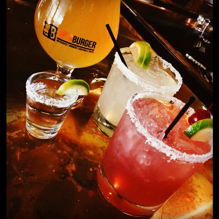 EatBeerBurger's tweet photo. Perfect Weather. Perfect Day. Let’s Play. #cincodemayo #patioparty #margaritas #tequila #food #drinks #breakfast #buzzfeast #chef #cooking #devourpower #dinner #eat #feedfeed #food #foods #foodcoma #foodphotography #foodie #foodies #foodgasm #foodlover #foodpic #foodporn https://t.co/TxeBJTG41y