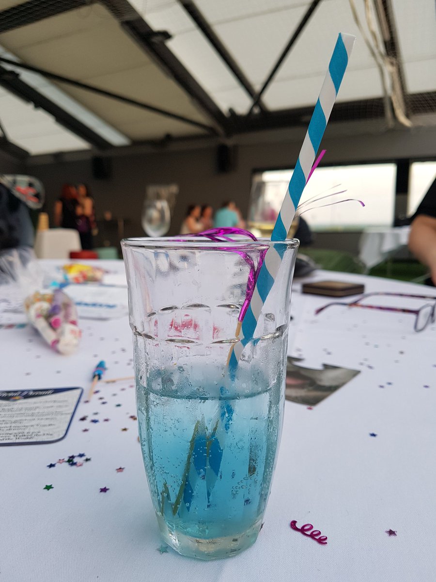 Its_a_TinkThing's tweet image. Sipping on gin at the #PaladoneParty for @BlogOnUK conference! Partayyyy! #BlogOnX