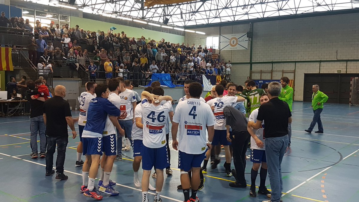 lluis_ses's tweet photo. 😁👏👏👏 @Handbol_Sanes a FASES D'ASCENS a #DHPlataMasc per primer cop després de 25 anys consecutius jugant en categories estatals
❤ Molt content i orgullós de l'equip, i sobretot per tots aquells que sempre han estat i estimen el seu club ❤ va per tots vosaltres 😁💪💪💪
🔵⚪ https://t.co/8ZwNypbCOy