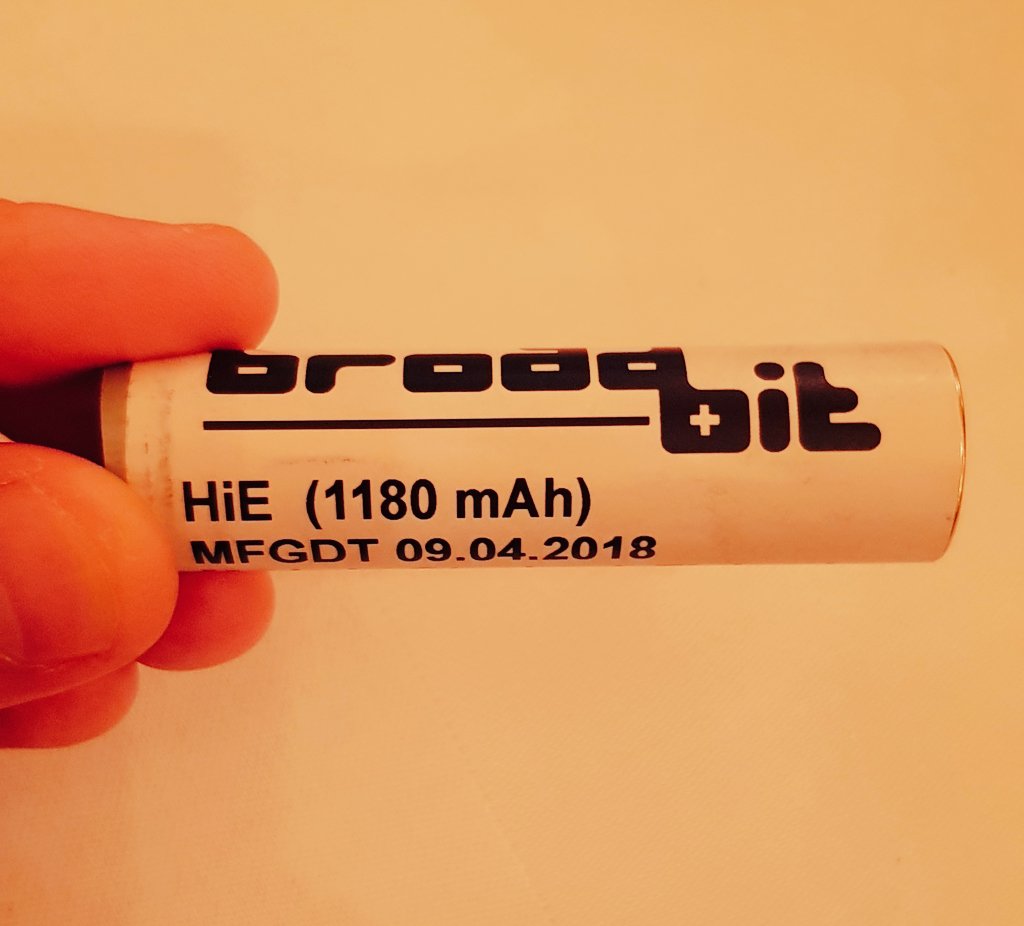 ASychov's tweet photo. Just had a next big thing in #battery technology in my hand. Battery based on salt. Bye bye #lithium and #cobalt. Veeeery interesting tech... https://t.co/T8V5lnTBqQ