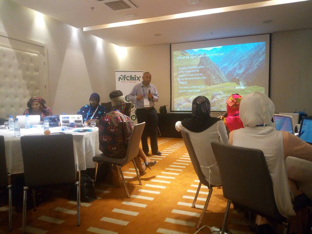afchix_network's tweet photo. Michuki doing a presentation on Community Network.
#AISDarkar #AfChixTechWomen #AfChixSummit2 @TechWomen @FIREAfrica @AIS_Africa @internetsociety @achom_lillian @ghc https://t.co/QfoFWQVRWE