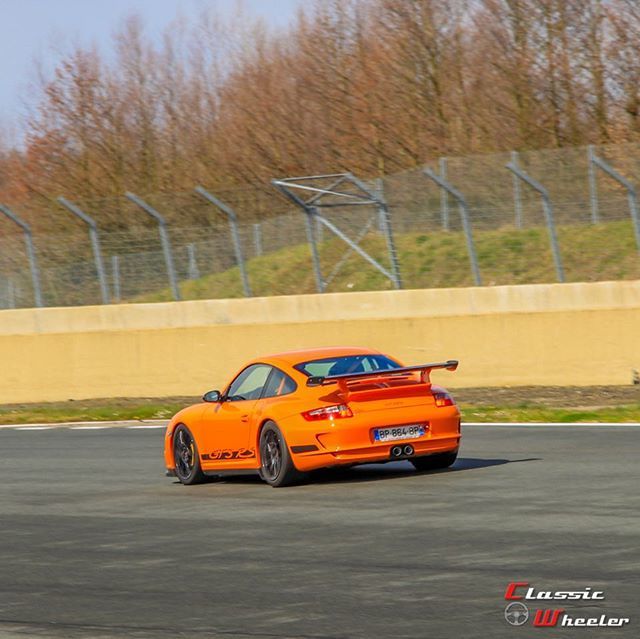 ClassicWheeler's tweet photo. GT3RS  #porsche #porschegt3 #porschegt3rs #porsche911 #carrera #porsche911carrera #porschelife #porschelove #oldtimer #youngtimer #carphotography #voituredecollection #carphotoshoot #carphoto #drivetastefully #vintagecar #vintagecars #carstagram #carvide… https://t.co/eBLOkY9f4R https://t.co/aamo8G3rSk