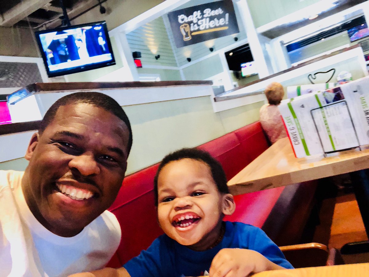 HavenFieldsSr's tweet photo. Father and son hanging out for a late lunch! #PreciousMoments #HCFJr #Blessed https://t.co/RPzajUdSpx