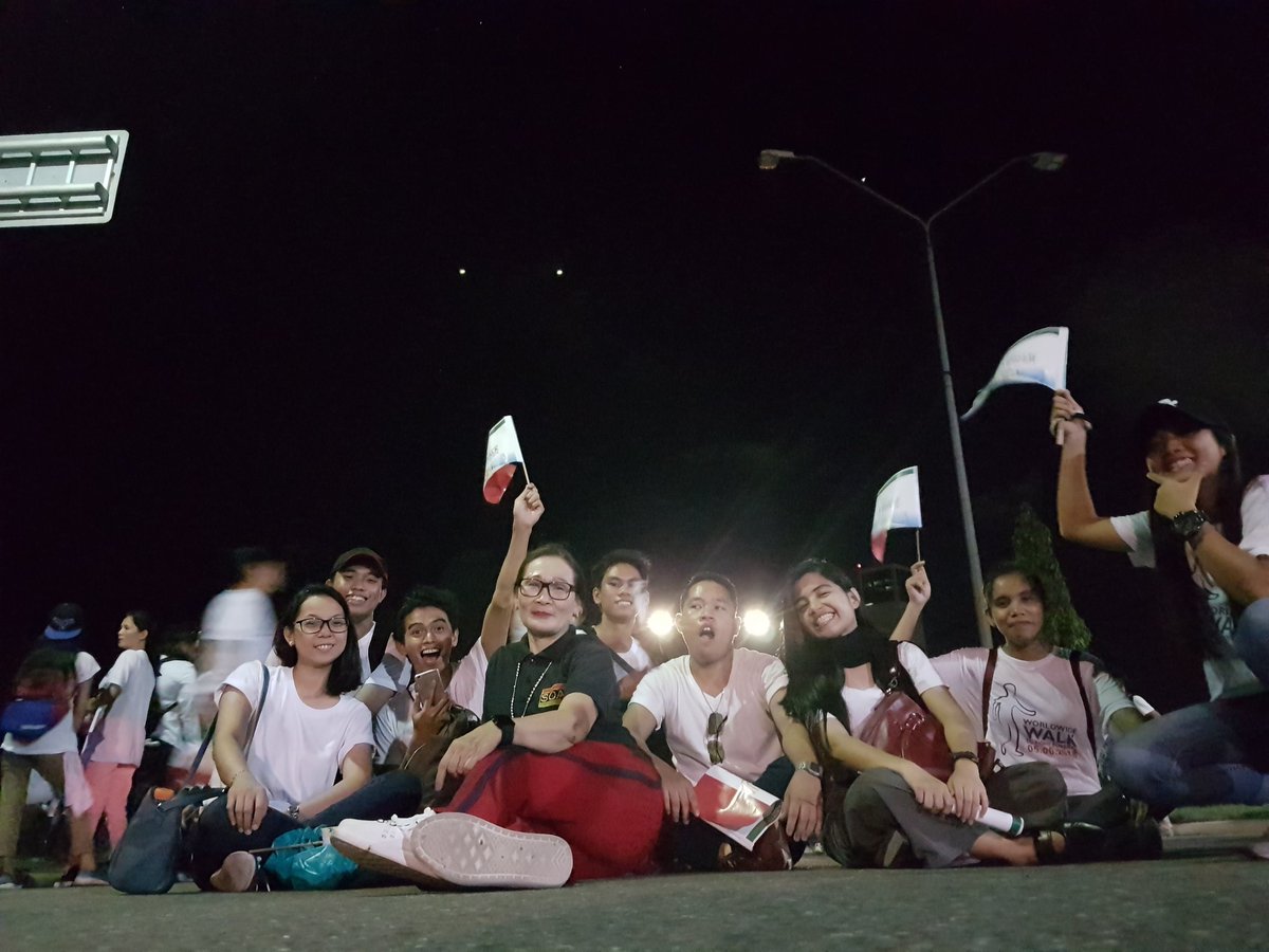 meBurning27's tweet photo. Cebu City Kadiwa Goals 😍😍
1 with EVM🇮🇹
@NorhizaJ
 @IGN
#INCwalktofightpoverty https://t.co/RWK0nBGjQs