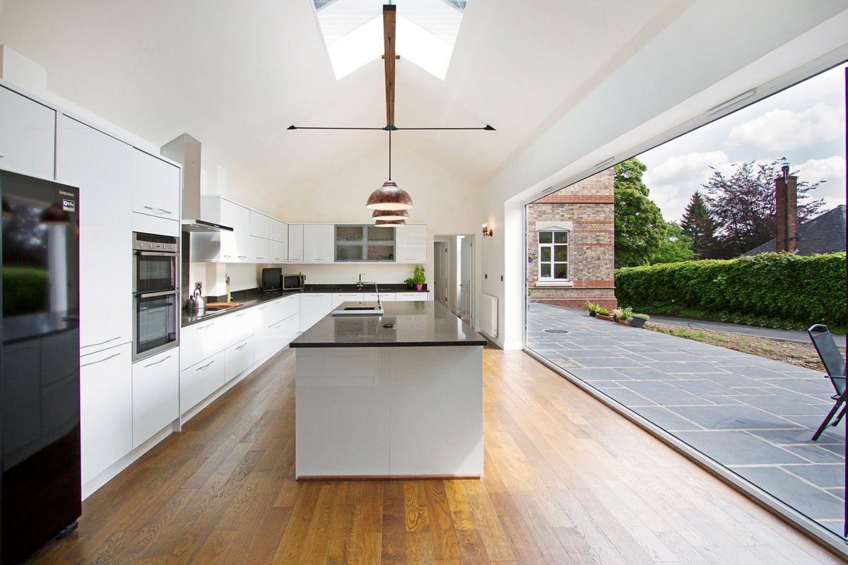 CarlJCroft's tweet image. Wouldn&apos;t life be dull if we were all the same? It&apos;s also true of #property! Be different &amp;amp; get in touch. hubs.ly/H0bTgTR0 #ModernExtension #SlidingGlassDoors