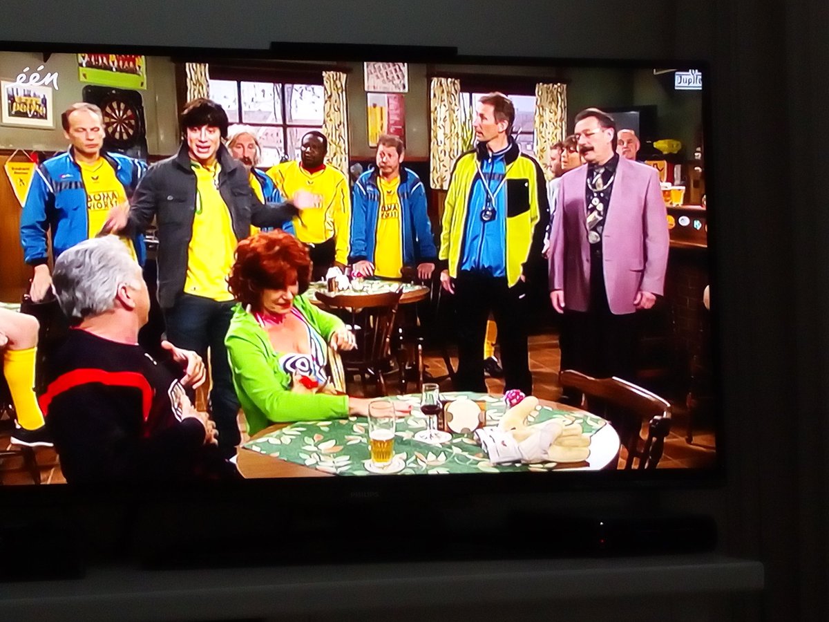 DaanVanEijk1978's tweet photo. Ach, het is dan niet #belgiumgottalent voor mij vanavond #ziek, maar dit is zó hilarisch! Heerlijk! Voel me al héél wat beter nu! #fcdekanpioenen @een Tot woensdag Niels @Destadsbader #NielsenWiels #Gent #langerit https://t.co/NpOYIiDiSc