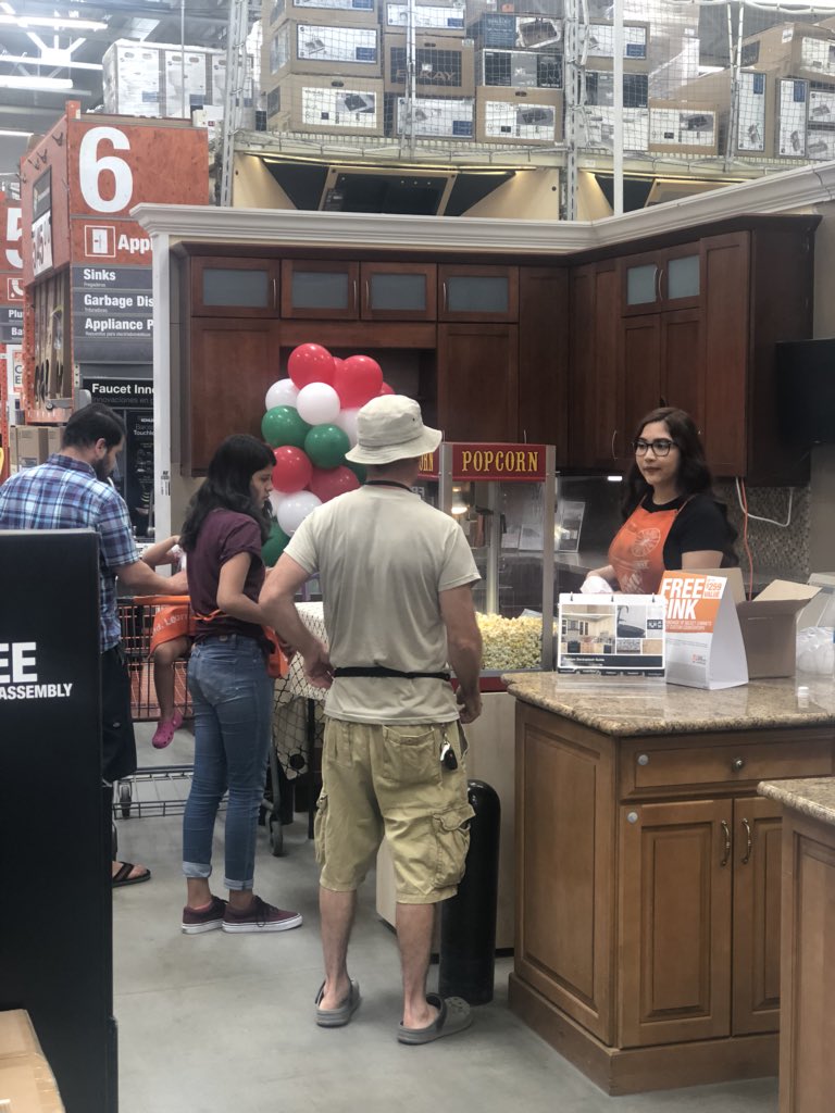 Marty_8210's tweet photo. Store 0616 Celebrating a sunny ☀️ Cinco day Mayo by driving leads and cultural diversity. @specialty0616 @MoVal0616 @anthony_leza #teachtrainanddevelop https://t.co/EIFgoOcRmA