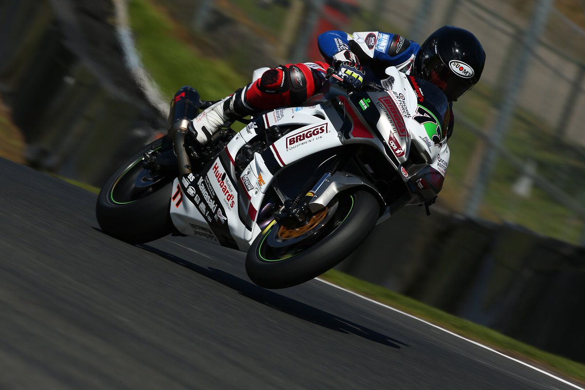 LeeHardyRacing's tweet photo. @Gary_Johnson69 looking good on his Superstock bike ahead @northwest200 @iom_tt been a while but getting back in the grove @BriggsUK https://t.co/1c34EMQl9S