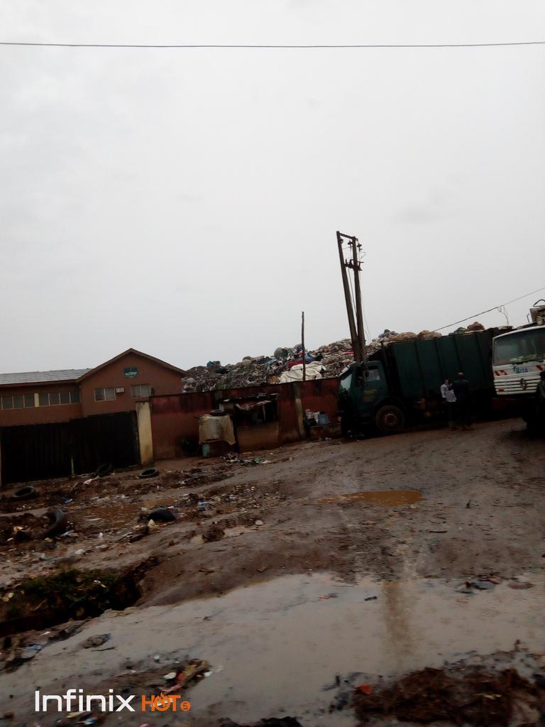 ireadnetwork's tweet photo. In celebration of Mandela Washington Fellows Day across Africa today, iRead Mobile Library drove behind the dump site in Igando community to readout to children living with disabilities and in disadvantaged communities. #MWFDAY #iReadAbility #nochildleftbehind #BeAChildAgain https://t.co/lNc8wZWYg7
