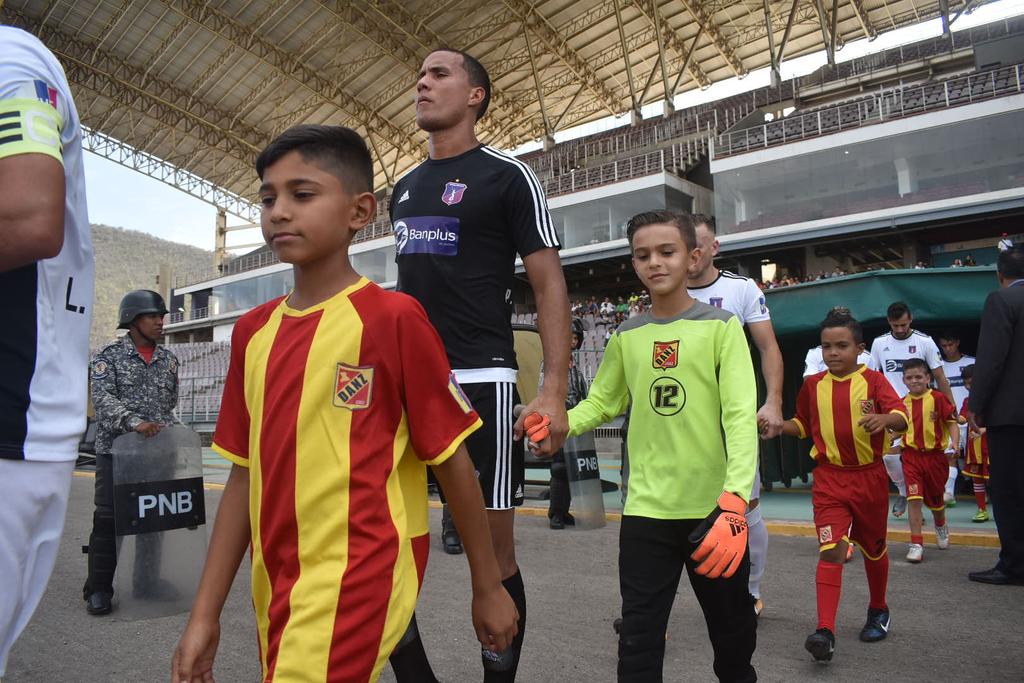 Monagas_SC's tweet photo. #LigaFUTVE 🏆🇻🇪 ¡Salta el azulgrana a la cancha! ⚽️

#UnidosPodemos 🔵🔴 https://t.co/DbmzsaTNbQ