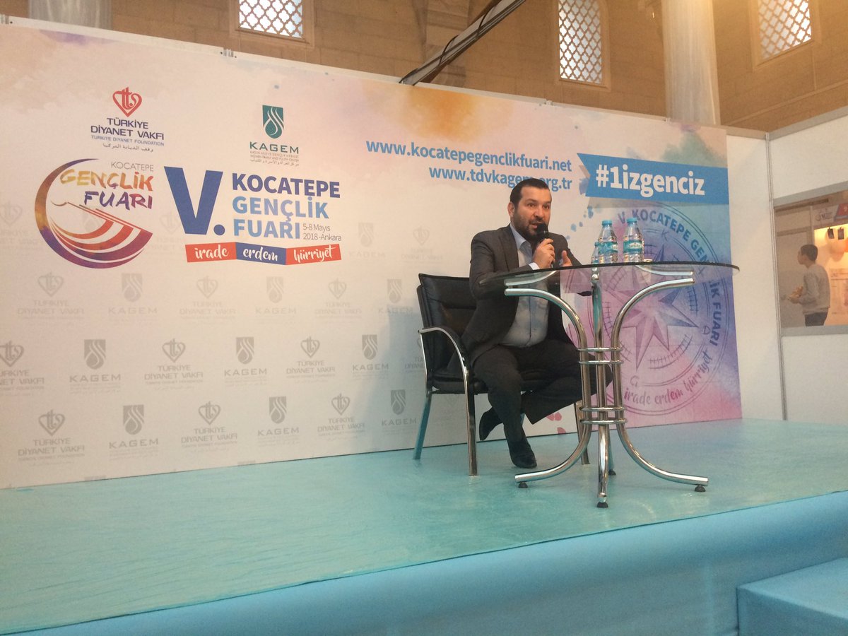 aufevak's tweet photo. V.Kocatepe Gençlik Fuarı açıldı.
10 numaralı standda fuar süresince sizleri bekliyor olacağız. Bu akşam @eyupgokhan ağabeyimizden İrade, Erdem ve Hürriyet kavramlarını dinledik.
#1izgenciz https://t.co/jJ94t5sQK8