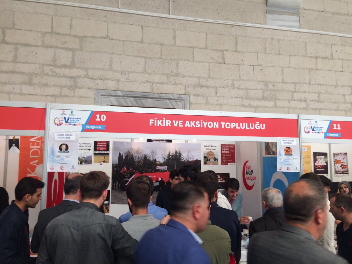 aufevak's tweet photo. V.Kocatepe Gençlik Fuarı açıldı.
10 numaralı standda fuar süresince sizleri bekliyor olacağız. Bu akşam @eyupgokhan ağabeyimizden İrade, Erdem ve Hürriyet kavramlarını dinledik.
#1izgenciz https://t.co/jJ94t5sQK8