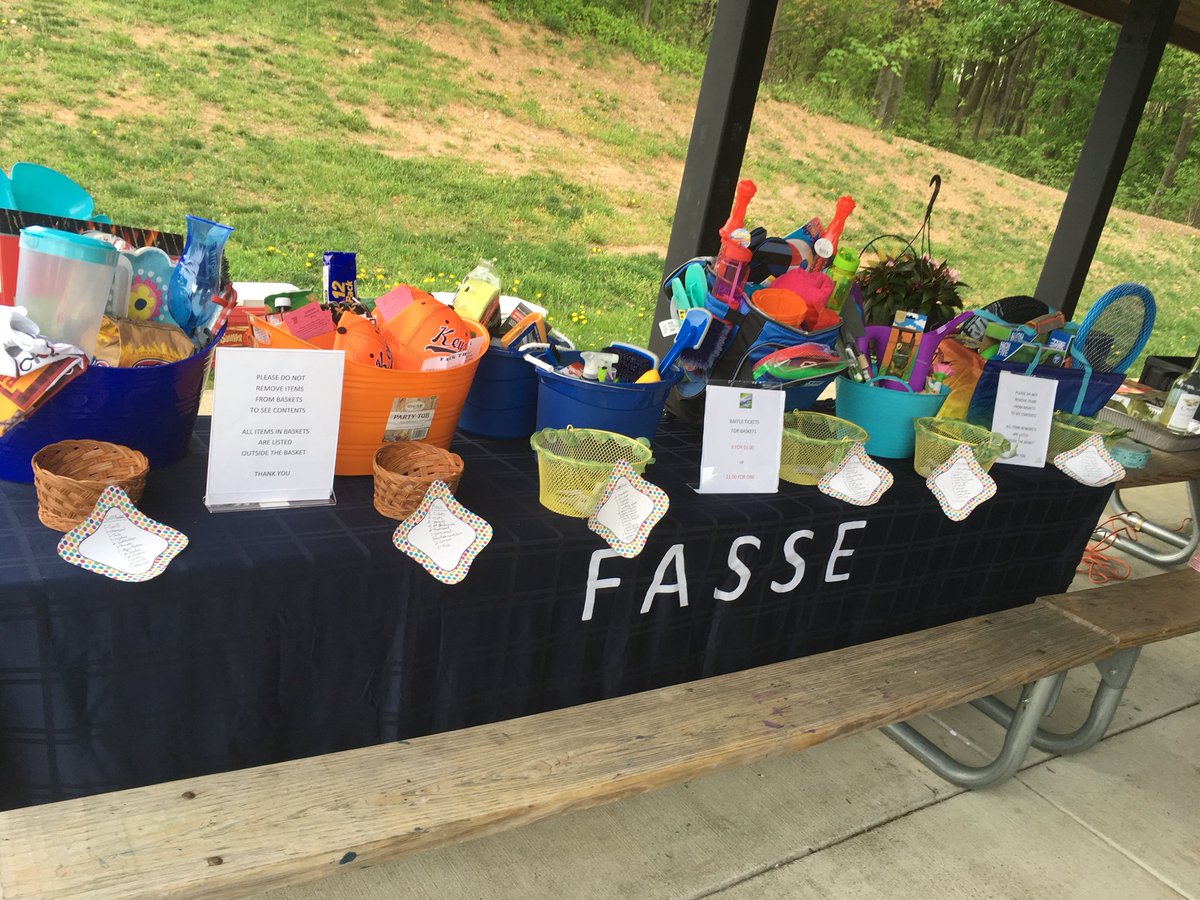FCPS_FASSE's tweet photo. Picnic for support staff at Old National Pike Park &amp; raffle table with proceeds to FASSE scholarship fund https://t.co/KhIIlDSnQc