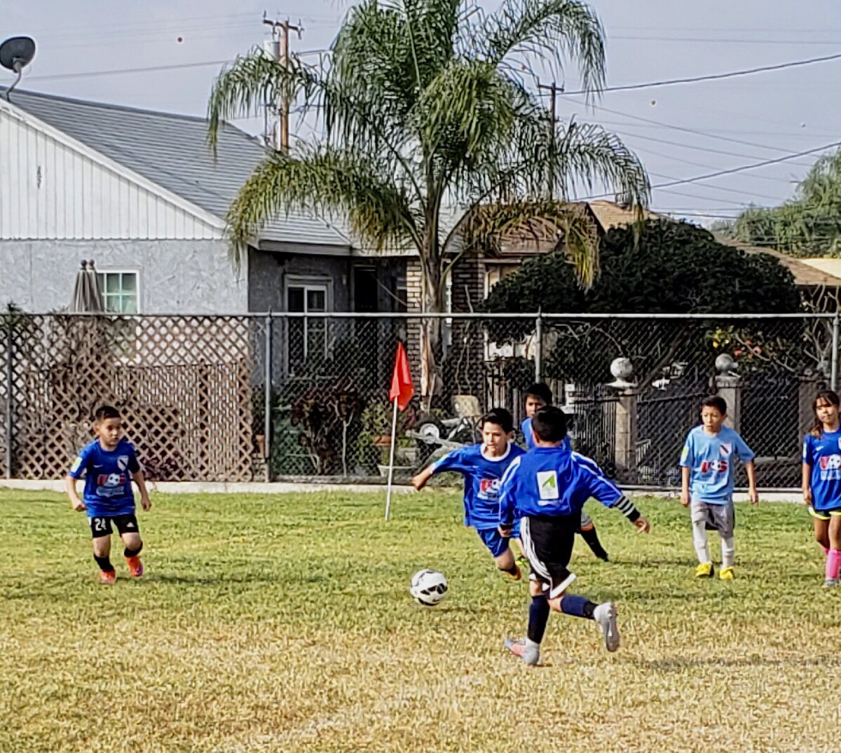 em_sfs's tweet photo. Another wonderful game day for #elmontesoccerforsuccess. @ussoccerfndn @DrMaribelGarcia @mtviewschools @cityofelmonte @Up2UsSports #soccerforsuccess #healthandwellness #mentoring #sbyd #potreroschool #durfeeschool #columbiaschool #gidleyschool #madridschool #kranzschool #25games https://t.co/XIhNgnRmEl