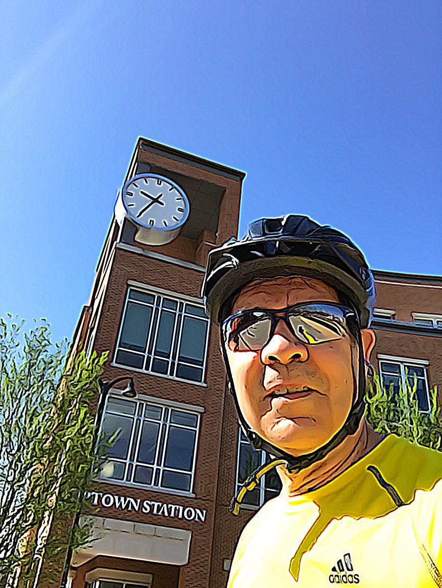 pepperman54's tweet photo. #greatdaytobeoutside! #ConstitutionTrailBloomington. Does not get better tha this ! Hope your day is full of beauty and fun! https://t.co/Kds71cyxZm