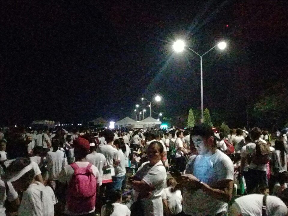 dy_cane's tweet photo. Waiting po. 
#INCwalktofightpoverty https://t.co/eOt5kIMpLw