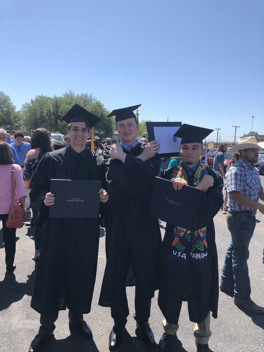 ZETACHI1992ZX's tweet photo. Congrats to these three men on graduating. Glad to have men like them in our fraternity. Zeta Chi will always be here for you. #ZXFY #StingEmHPU https://t.co/OqH9BPbVBy