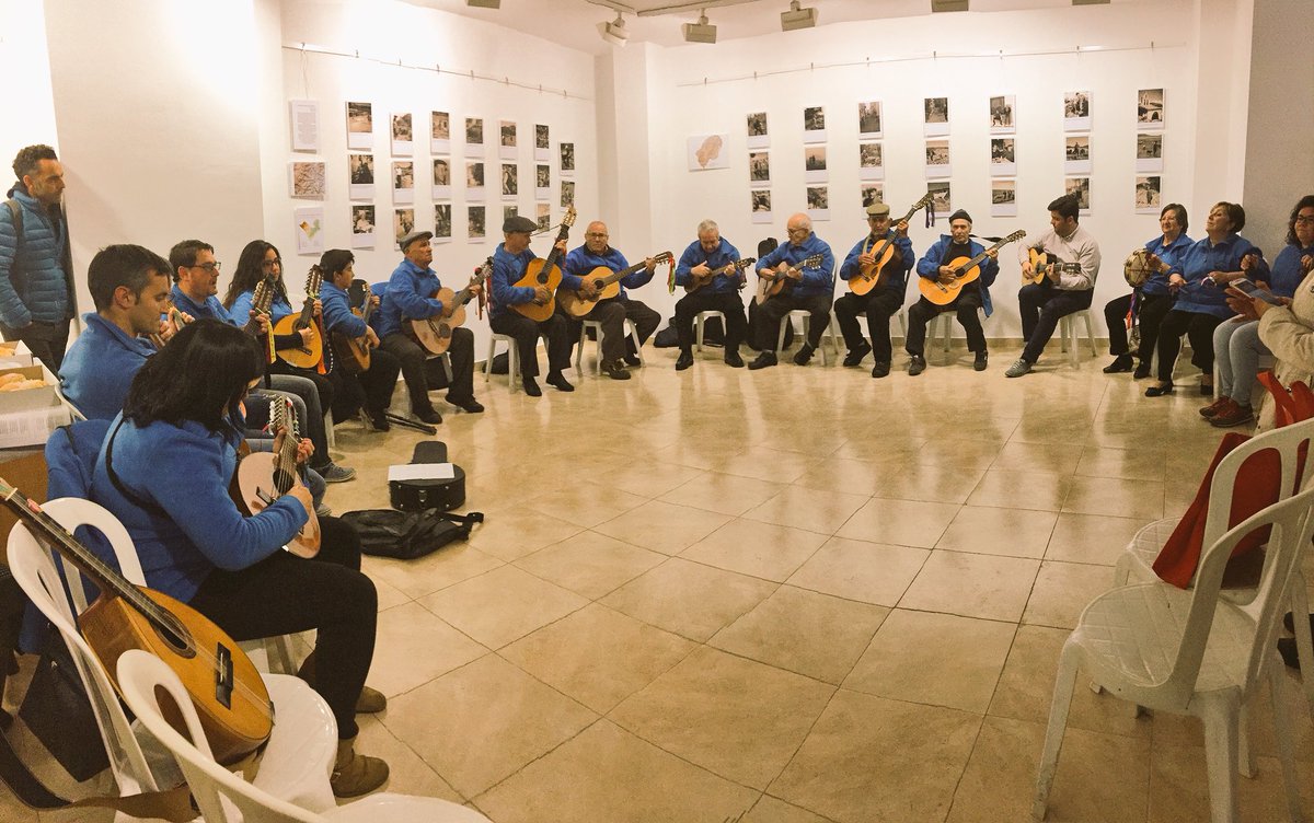 esafont's tweet photo. La rondalla de #vistabelladelmaestrat canta unes jotetes en la Jornada #Onomàstica #Penyagolosa @MaestratViu #arxiudevistabella https://t.co/Qx5Ol5Ywyg