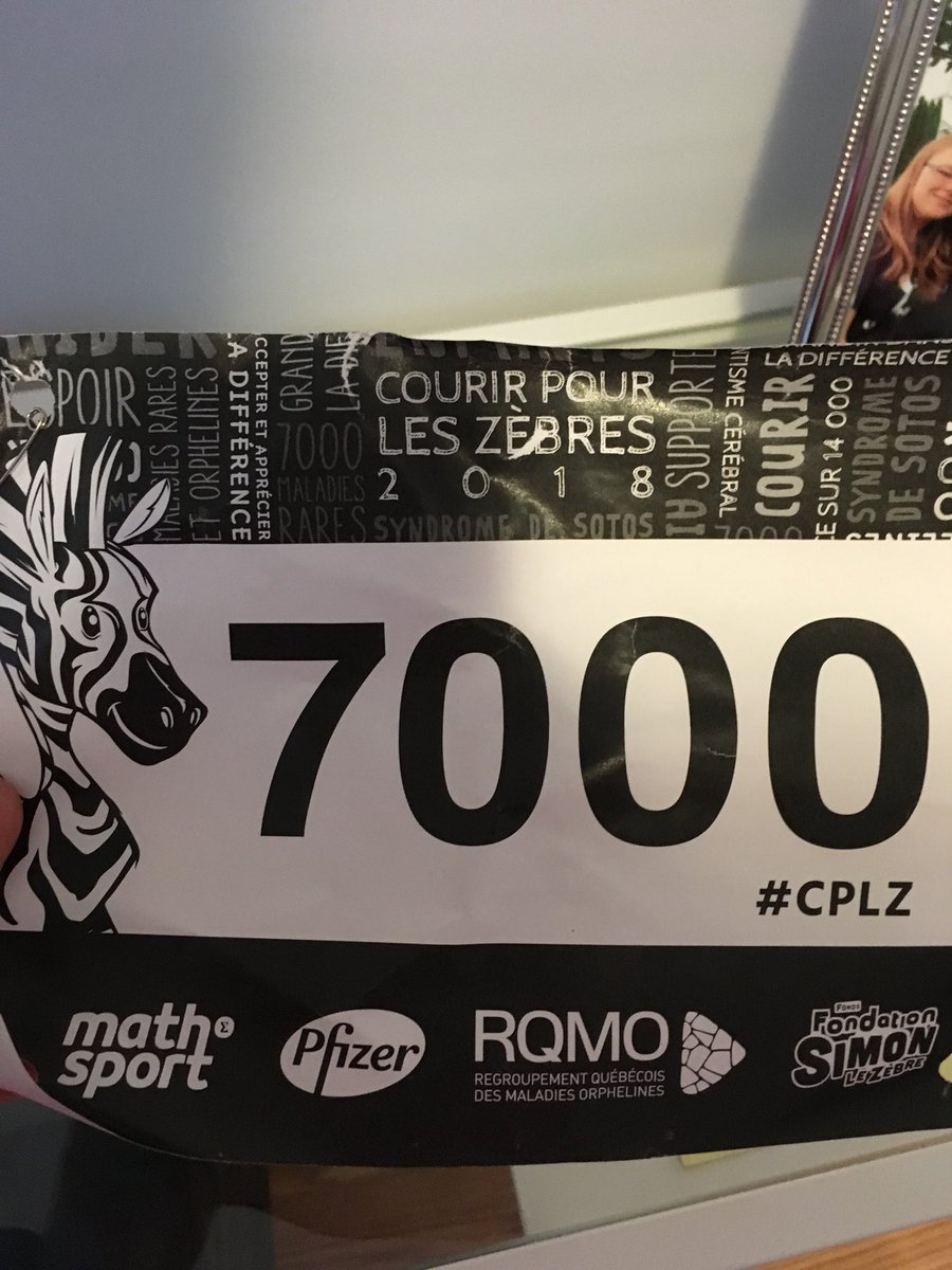 Polluxe's tweet photo. 7km pour les maladies rares #Cplz2018 #RunningForRare #CourirPourLesZebres #FondationSimonLeZebre #equipeformidable #courezottawa2018 #zizuoptics https://t.co/nrrY2dkS7O